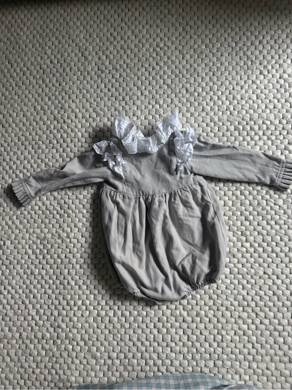 Pukatuka-Baby Long-Sleeve Ruffle Romper in Light Herringbone Gray